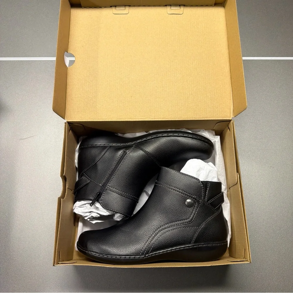 Clarks‎ Ashland Mabel Women's Boot Sz 8.5 Brand New With Box